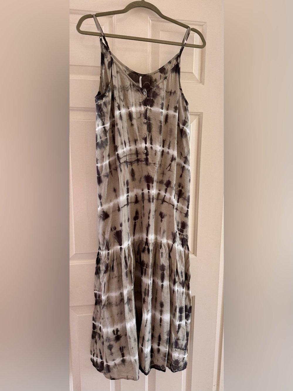 Young Fabulous & Broke Green Gray and White Tie-Dye Button-Front Summer Dress.